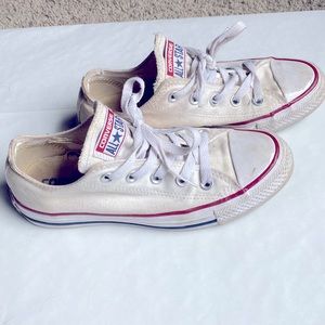 Converse low top white shoes